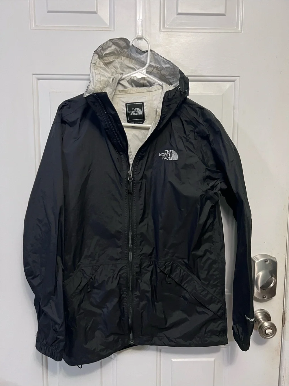 The North Face HyVent 2.5L Rain Jacket Men’s Small Black Hooded Waterproof Shell